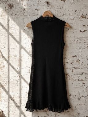 VTG 90s- soft goth, indie sleaze 
Heavy Stretch Lined Knit Mock Neck Dress- Sz L